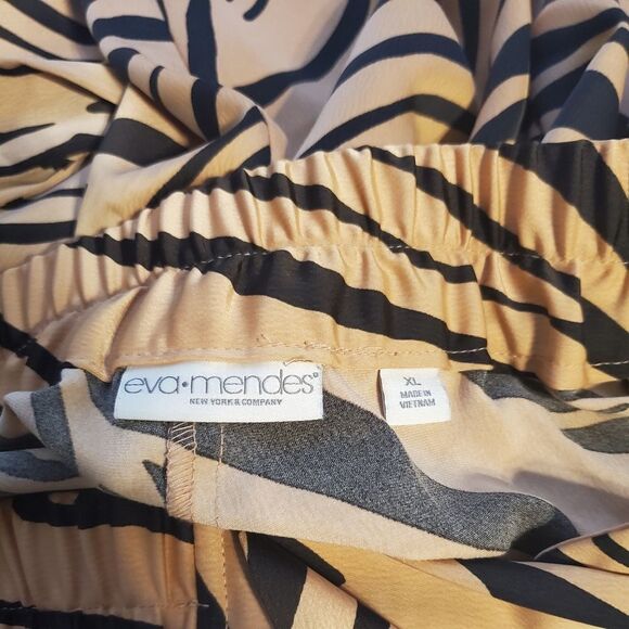 New York & Company Eva Mendes Women’s Pants XL Satin Animal Print Jogger - Picture 6 of 8